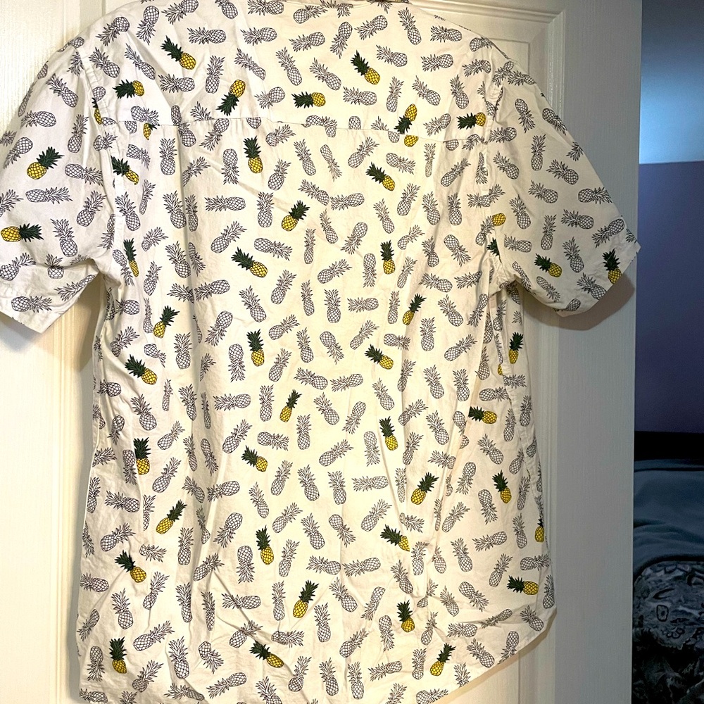 Men’s Large VSTR Pineapple Shirt